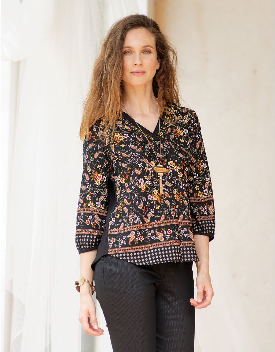 Blouse noire à fleurs