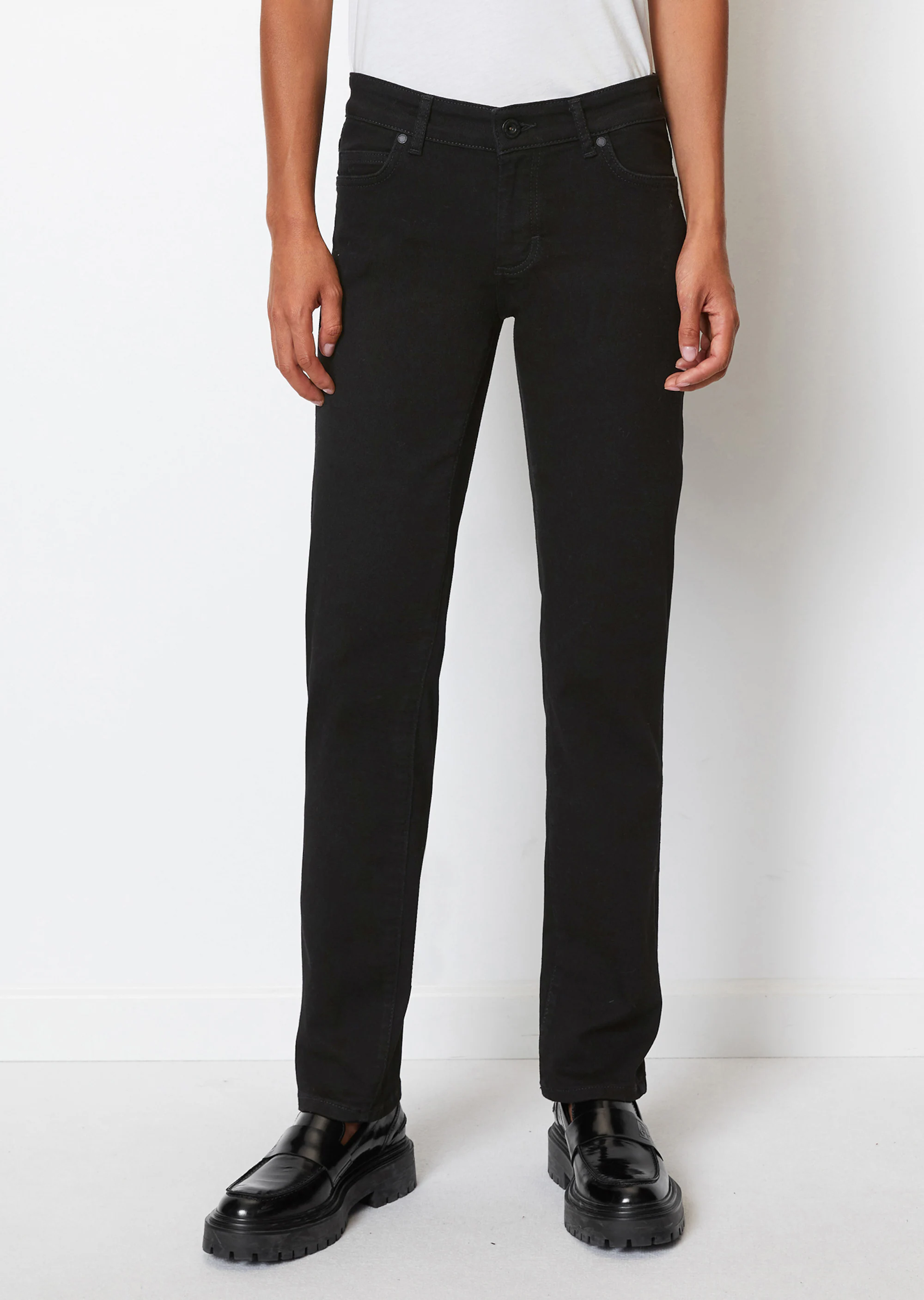 Jeans Modell ALBY straight aus Organic-Cotton-Lyocell-Stretch