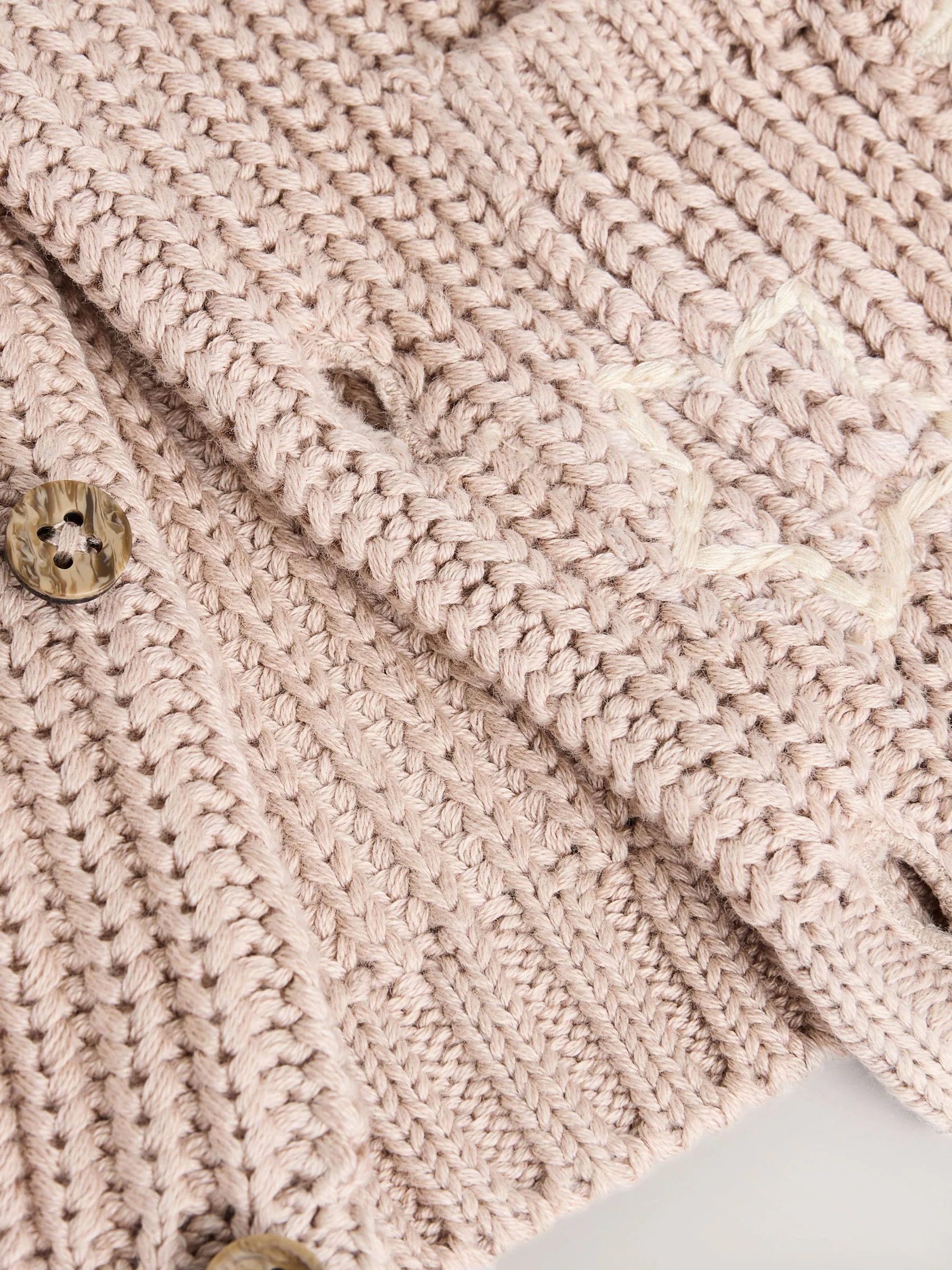 Hello World Naturel - Grofgebreid babyvestje met borduursel