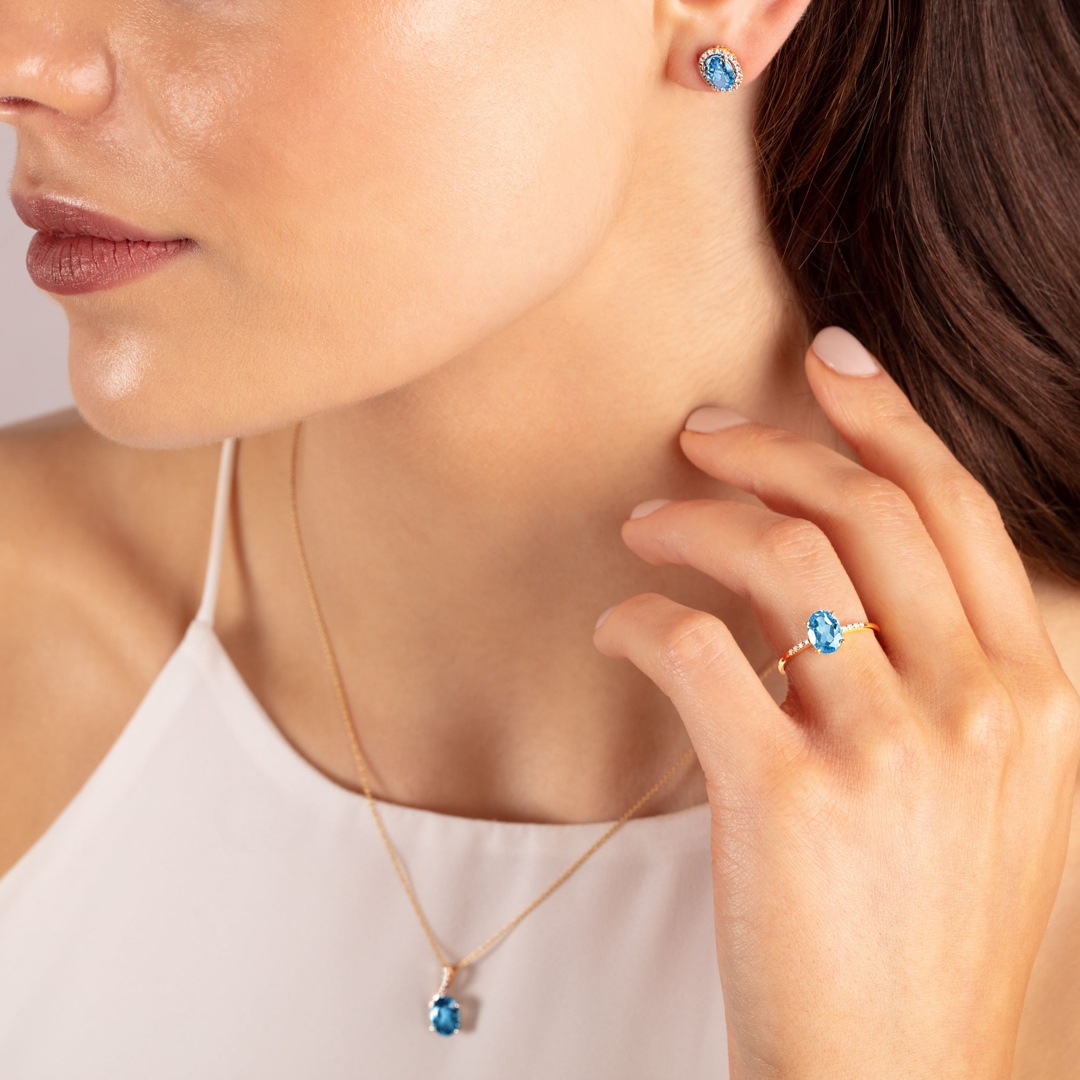 Anhänger 750/18 K Gelbgold mit Blautopas oval und Diamanten 0.03 ct H/si