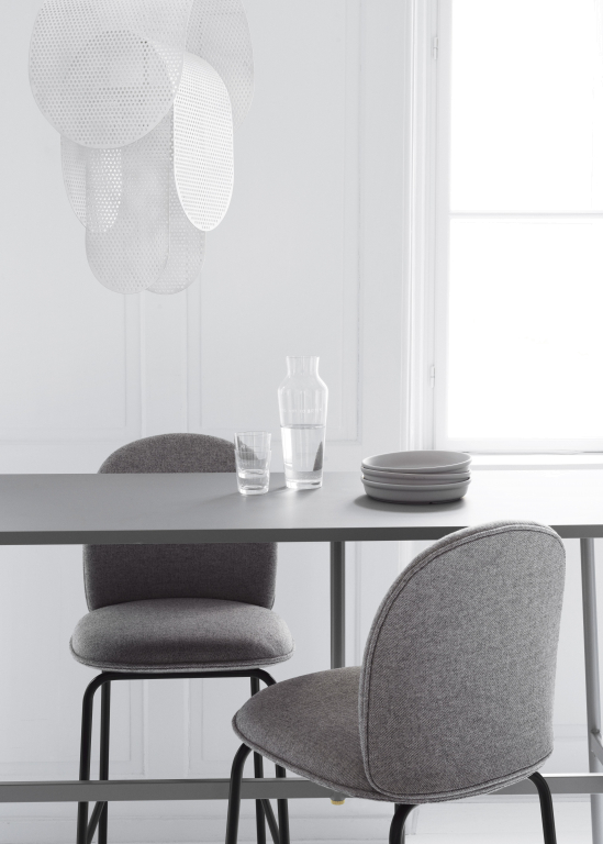 Normann Copenhagen Ace barkruk 75 zwart gepoedercoat onderstel Synergy