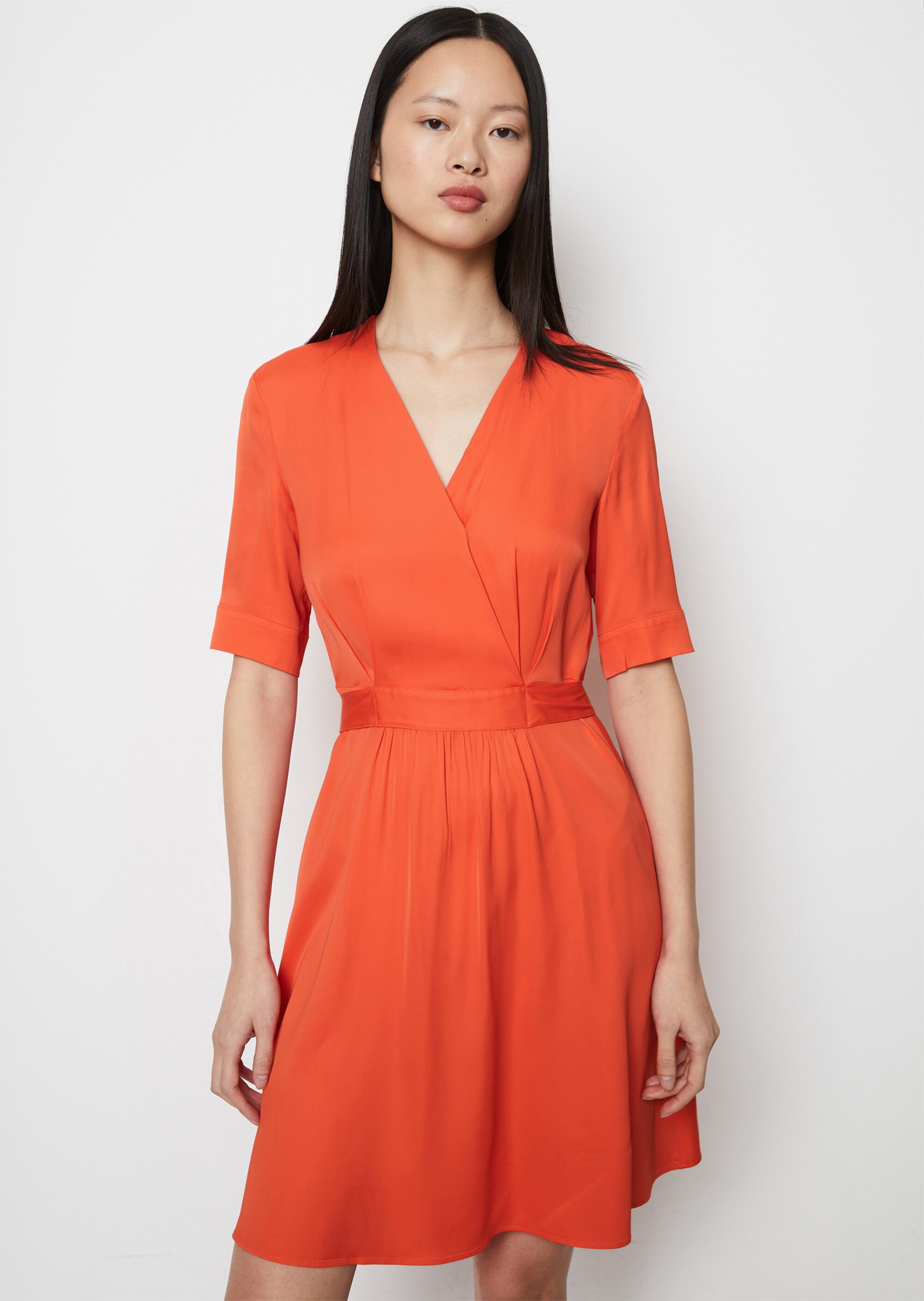 Wickelkleid relaxedaus Viskose-Satin