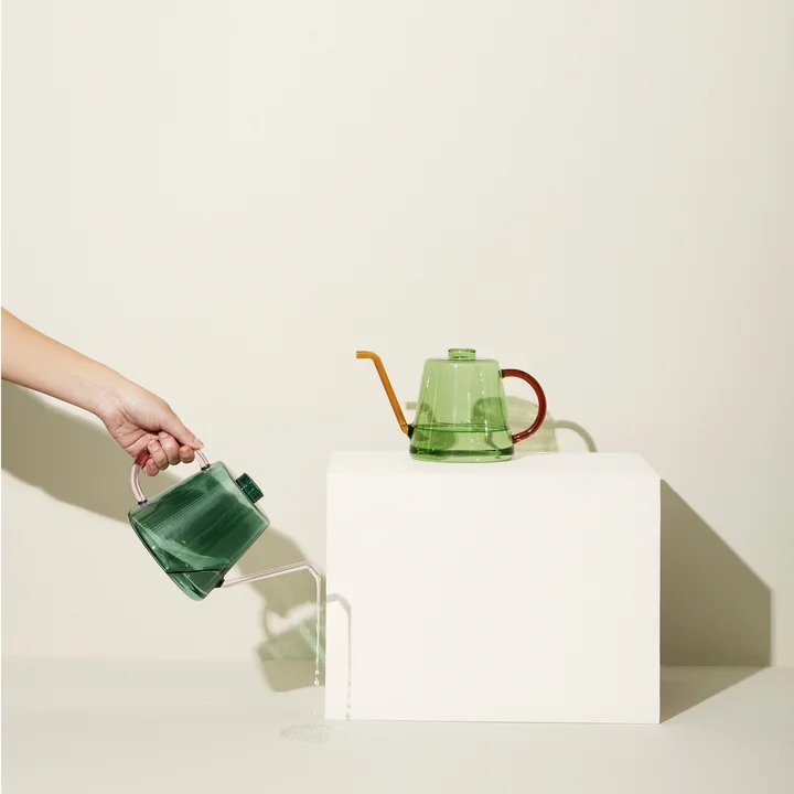 Hübsch Interior - Flora Giesskanne, 1 L, grün / bernstein