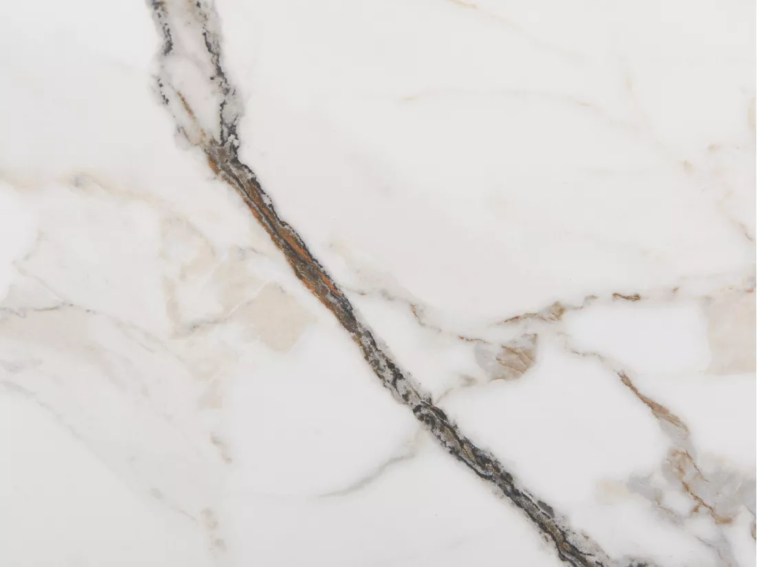 Table basse en verre trempé, céramique et métal - Effet marbre blanc - DERIYA de Maison Céphy