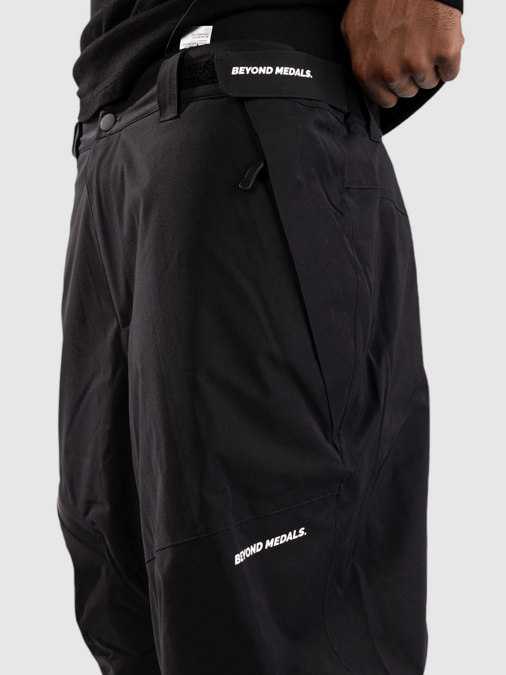 Beyond Medals Zip 2L Pants black
