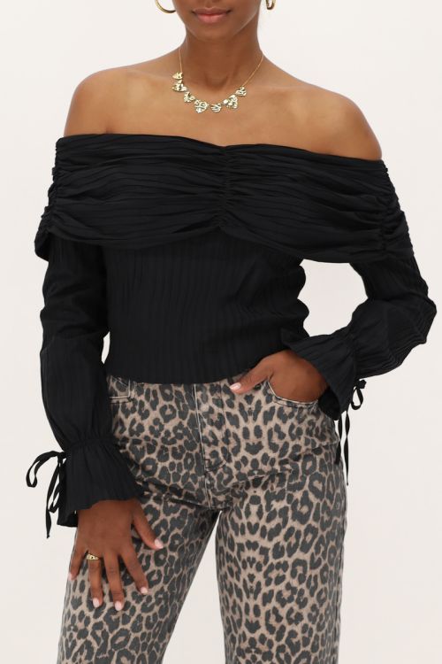 Zwarte off-shoulder top met structuur