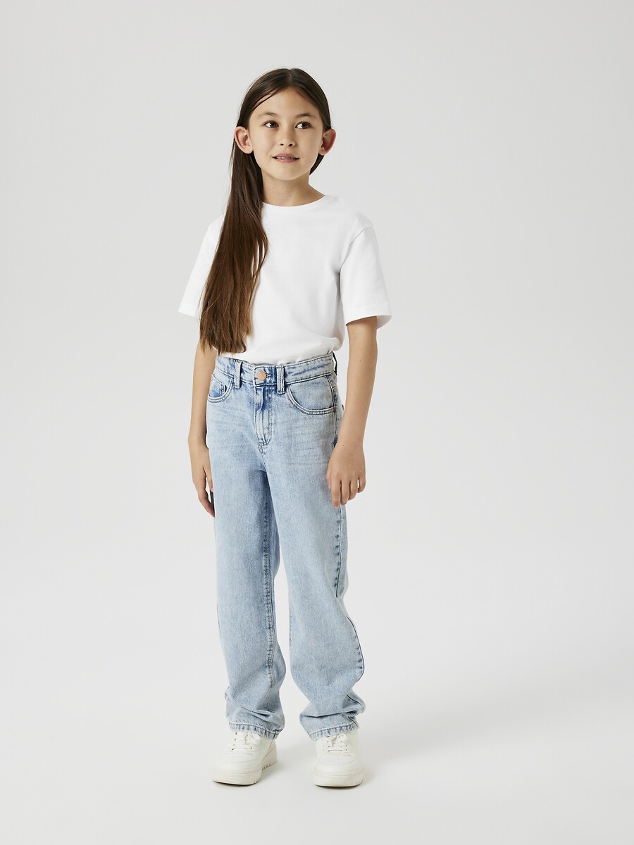 DÊ UM NOME A ELE<br>Calças jeans largas