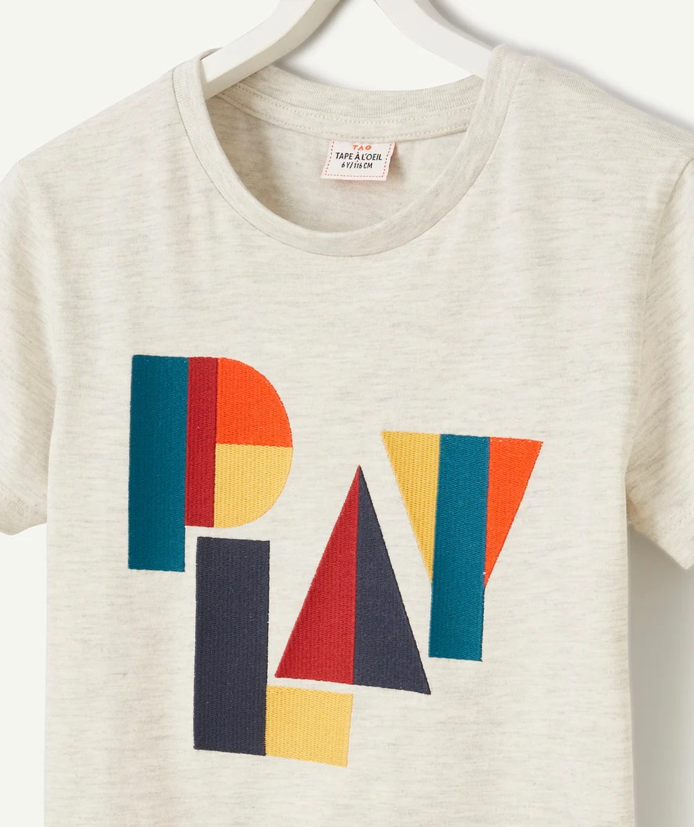 T-SHIRT GARÇON EN COTON BIO GRIS CHINÉ AVEC MESSAGE GÉOMÉTRIQUE
