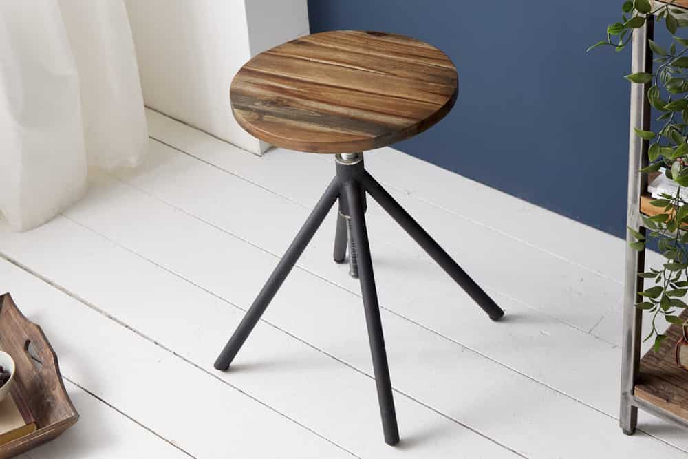 Höhenverstellbarer Sitz Hocker FACTORY Akazie verwittert Industrial Design