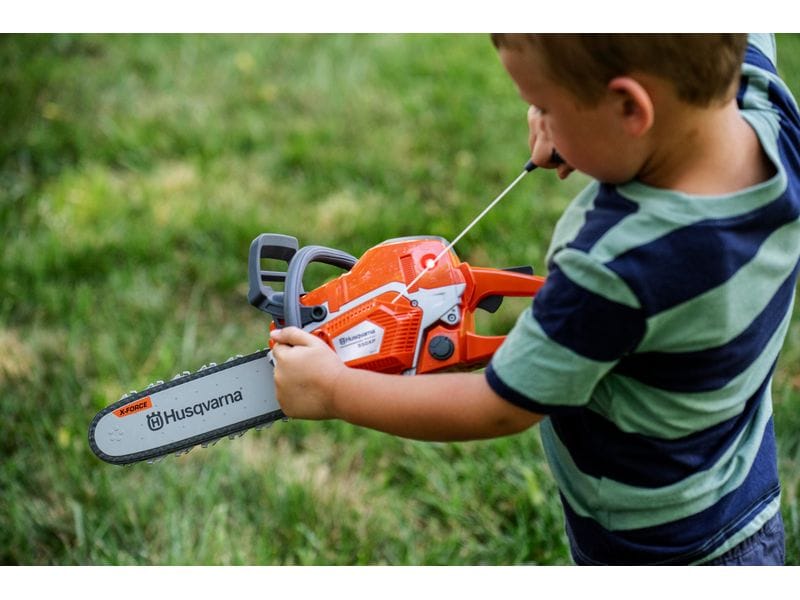Husqvarna Spielzeug-Kettensäge 550XP Kindgerechte Spielzeug-Motorsäge