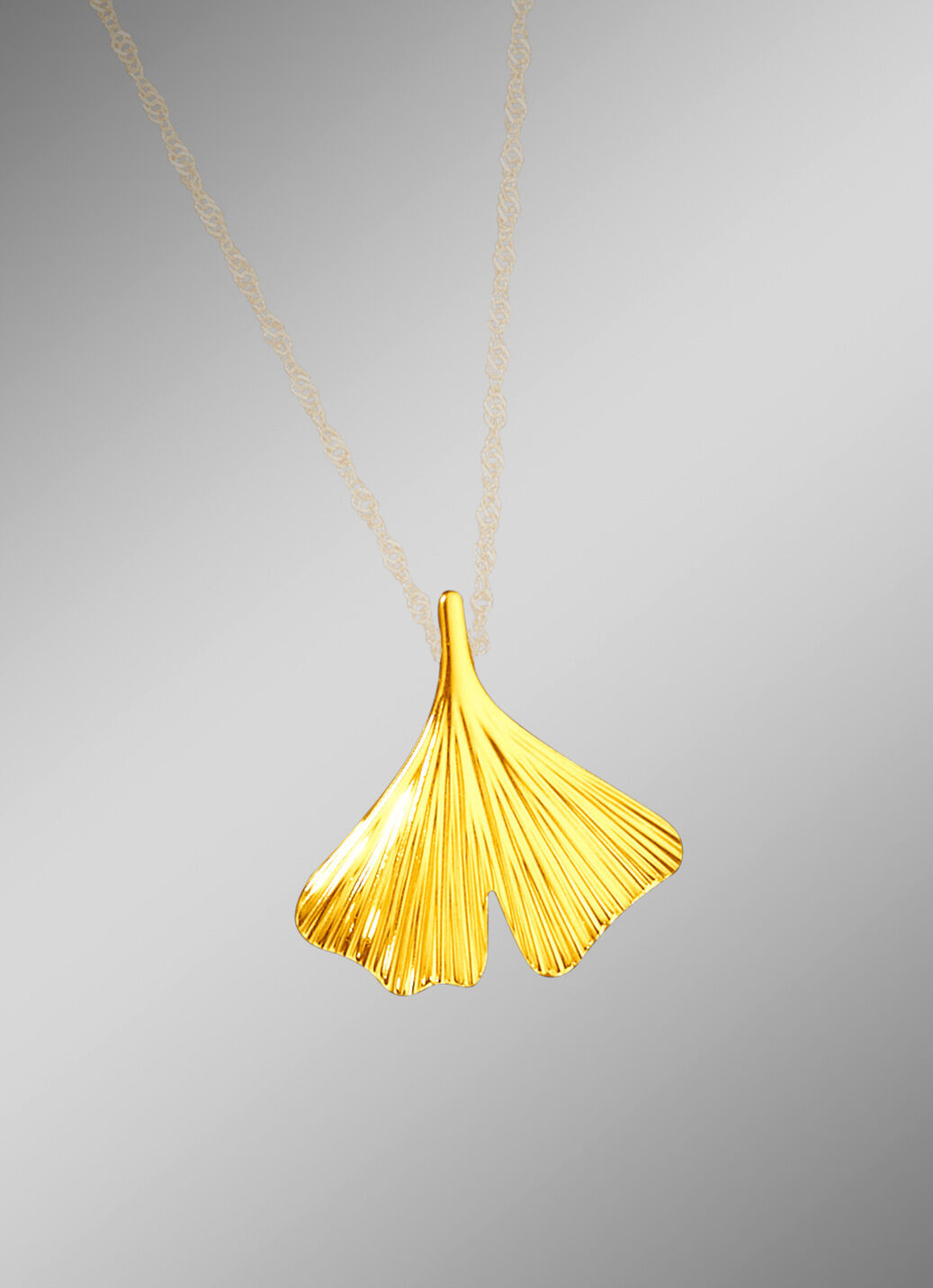 Anhänger mit Ginkgoblatt