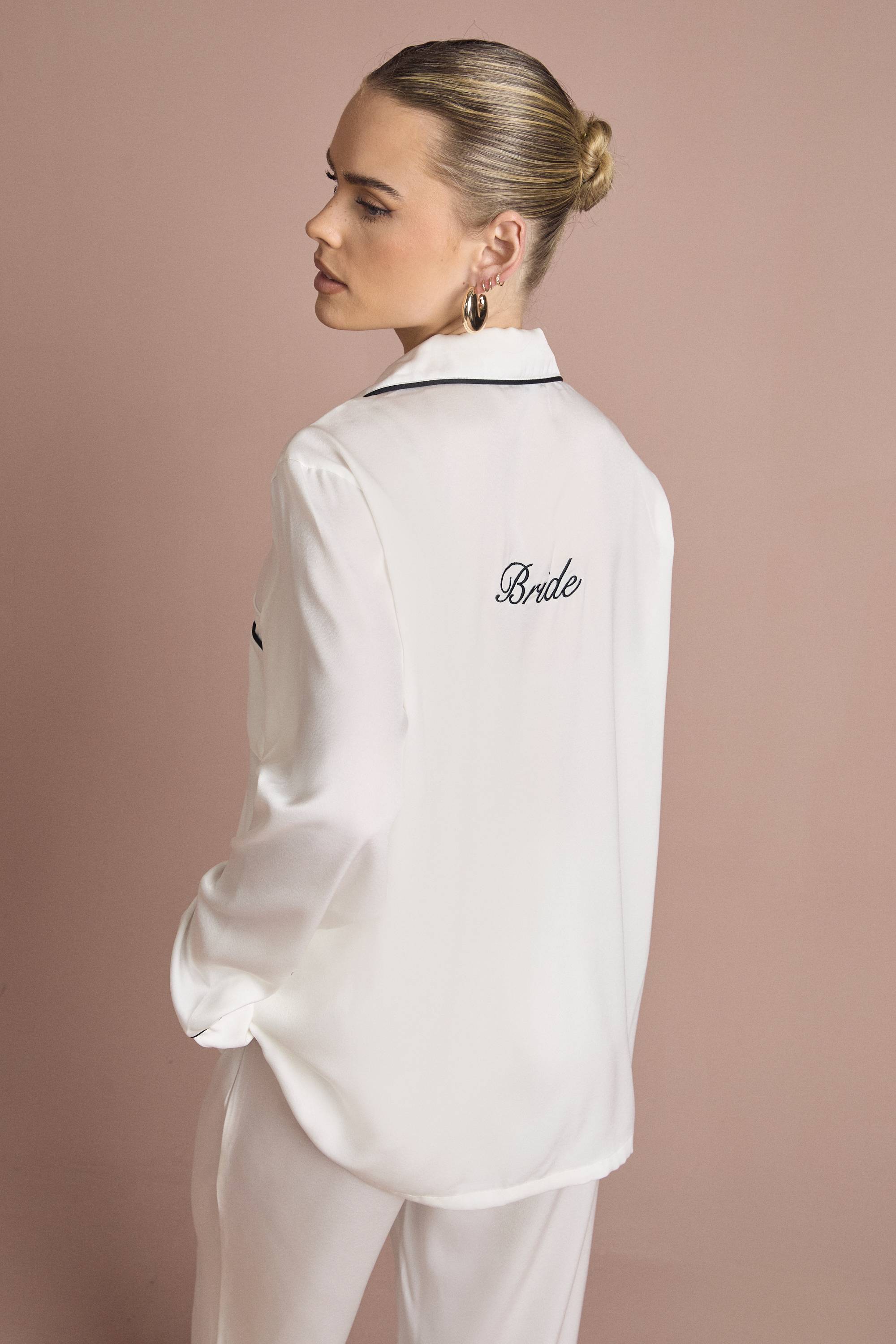 boohoo Ensemble Pyjama de Mariée 'Bride' en Satin Brodé avec Chemise à Manches Longues et Pantalon