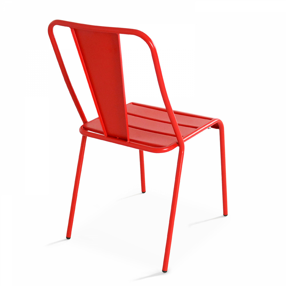 Chaise en métal rouge