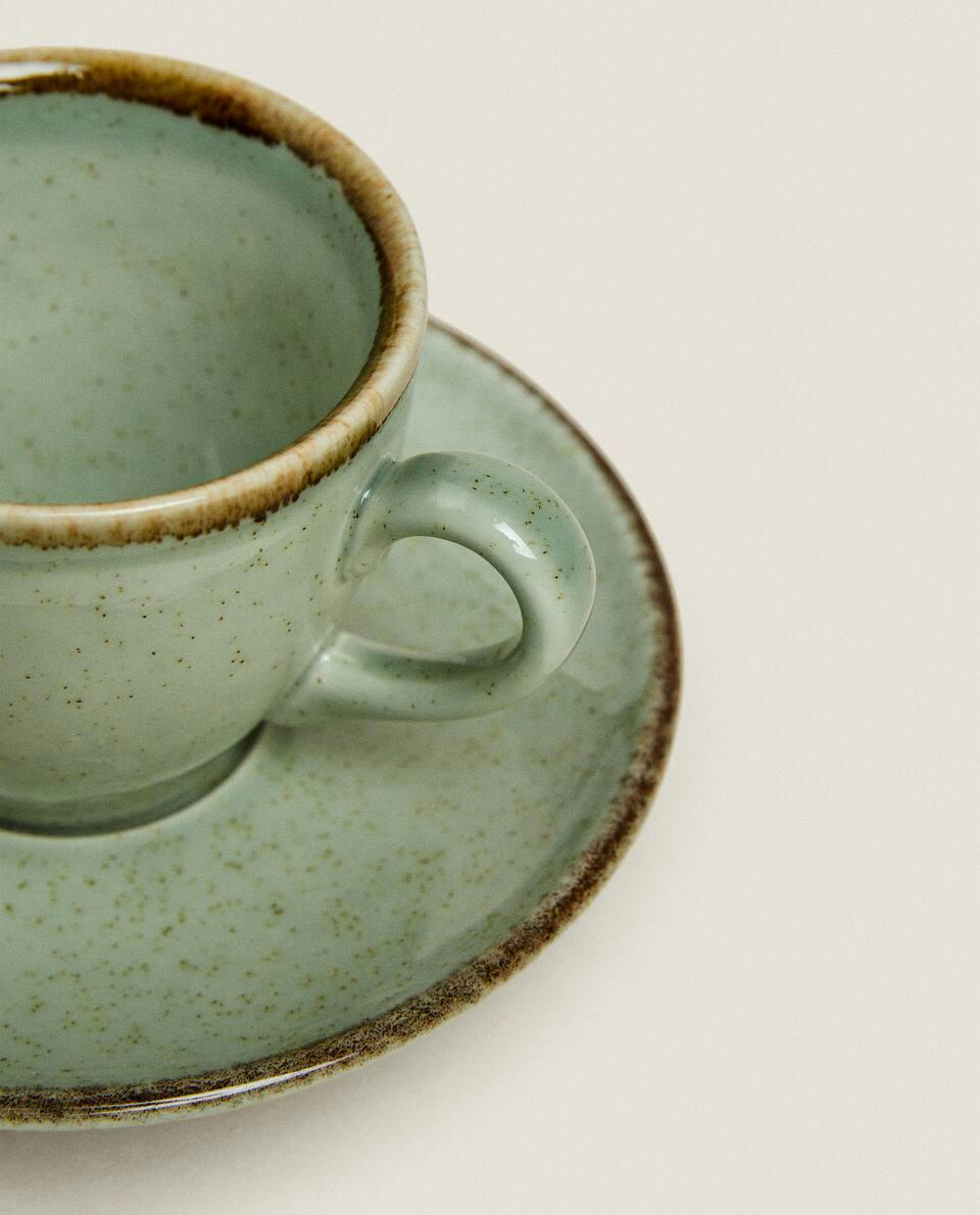 XÍCARA DE CAFÉ COM BORDA