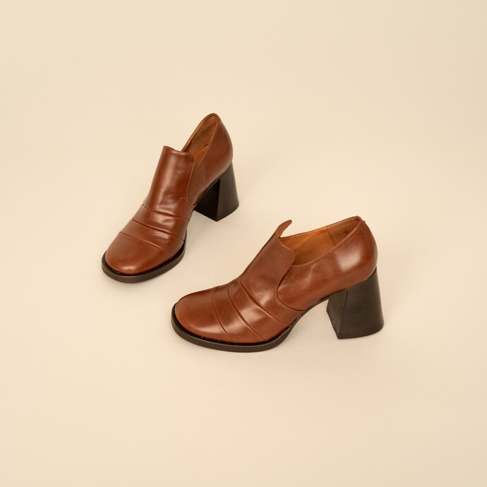 Mocassins à talons  en cuir cognac