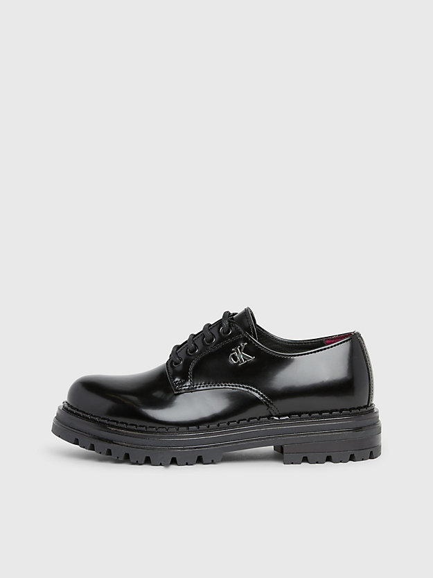Sapatos infantis com cadarço