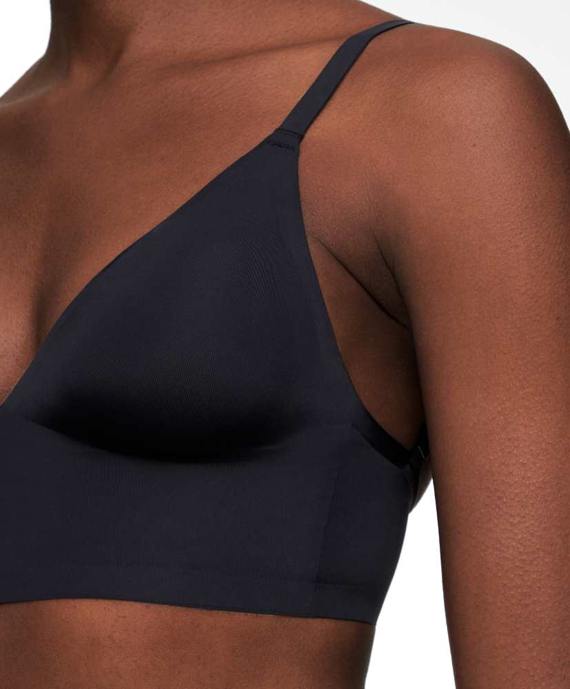 Sutiã top triangular invisível com corte a laser e decote nas costas.
