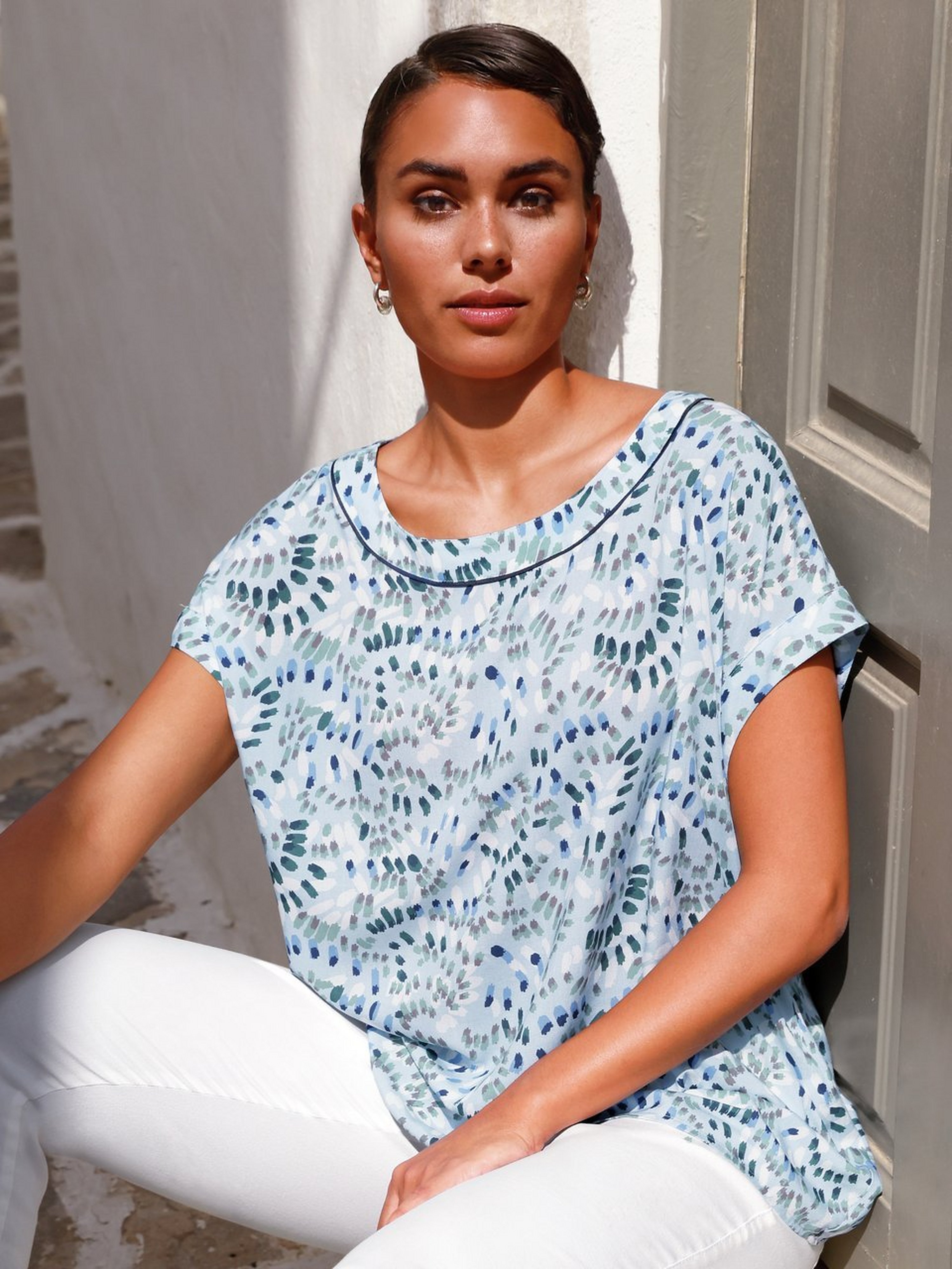 Bluse mit U-Boot-Ausschnitt