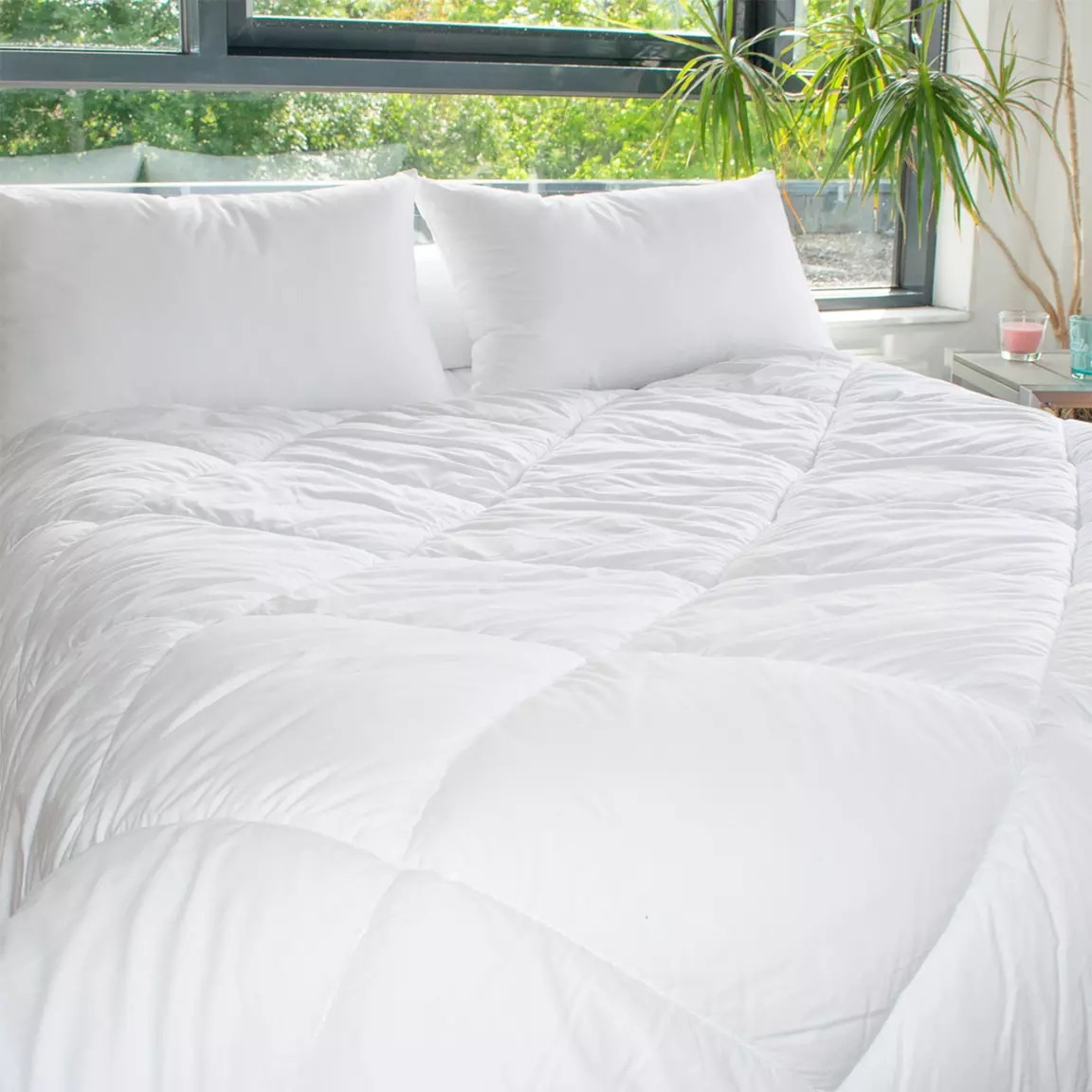 Couette Chaude (260 x 240 cm) Microfibre Lavable à 95°C Blanche