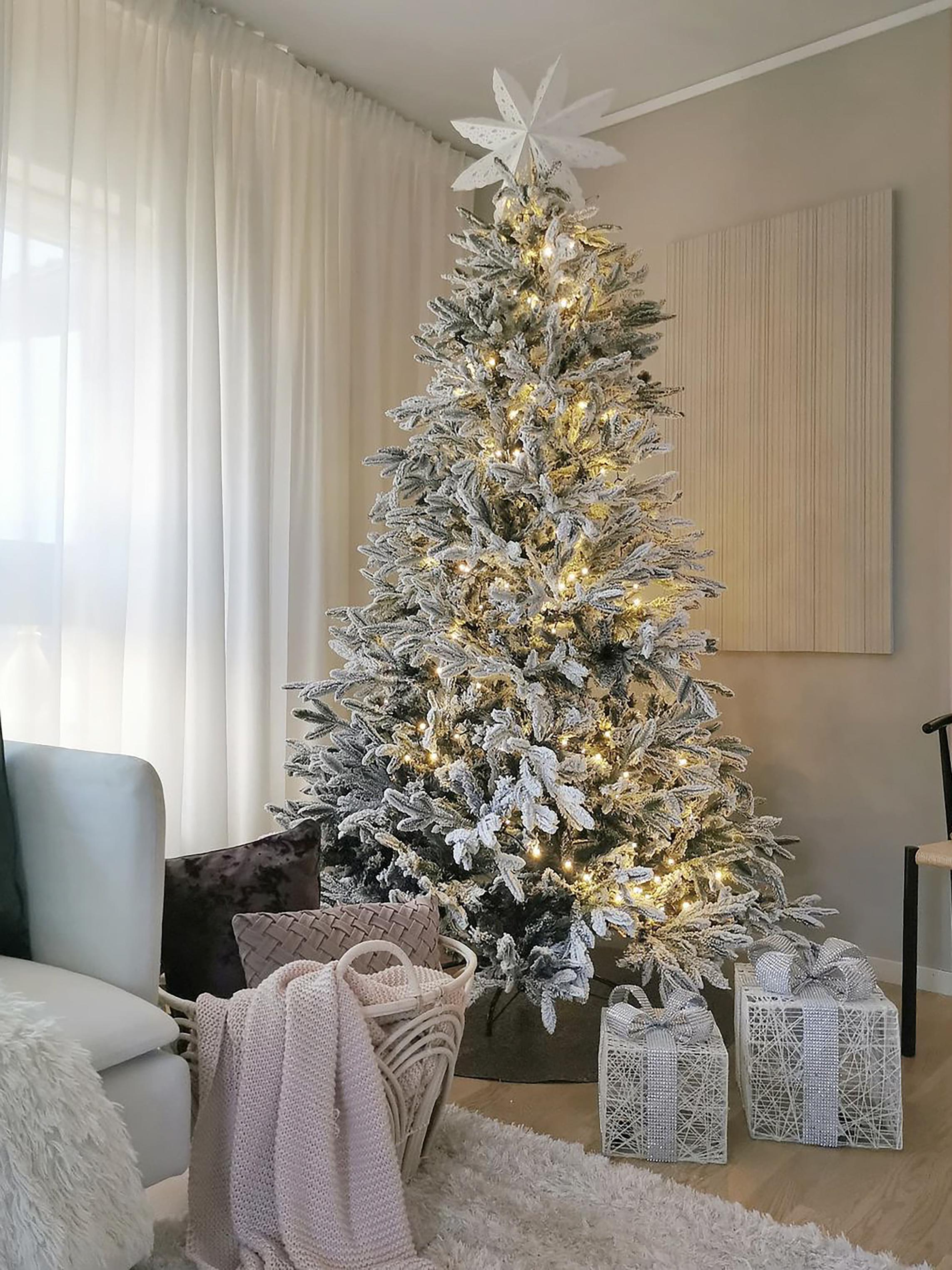 Besneeuwde kunstkerstboom BASSIE 210 cm Wit