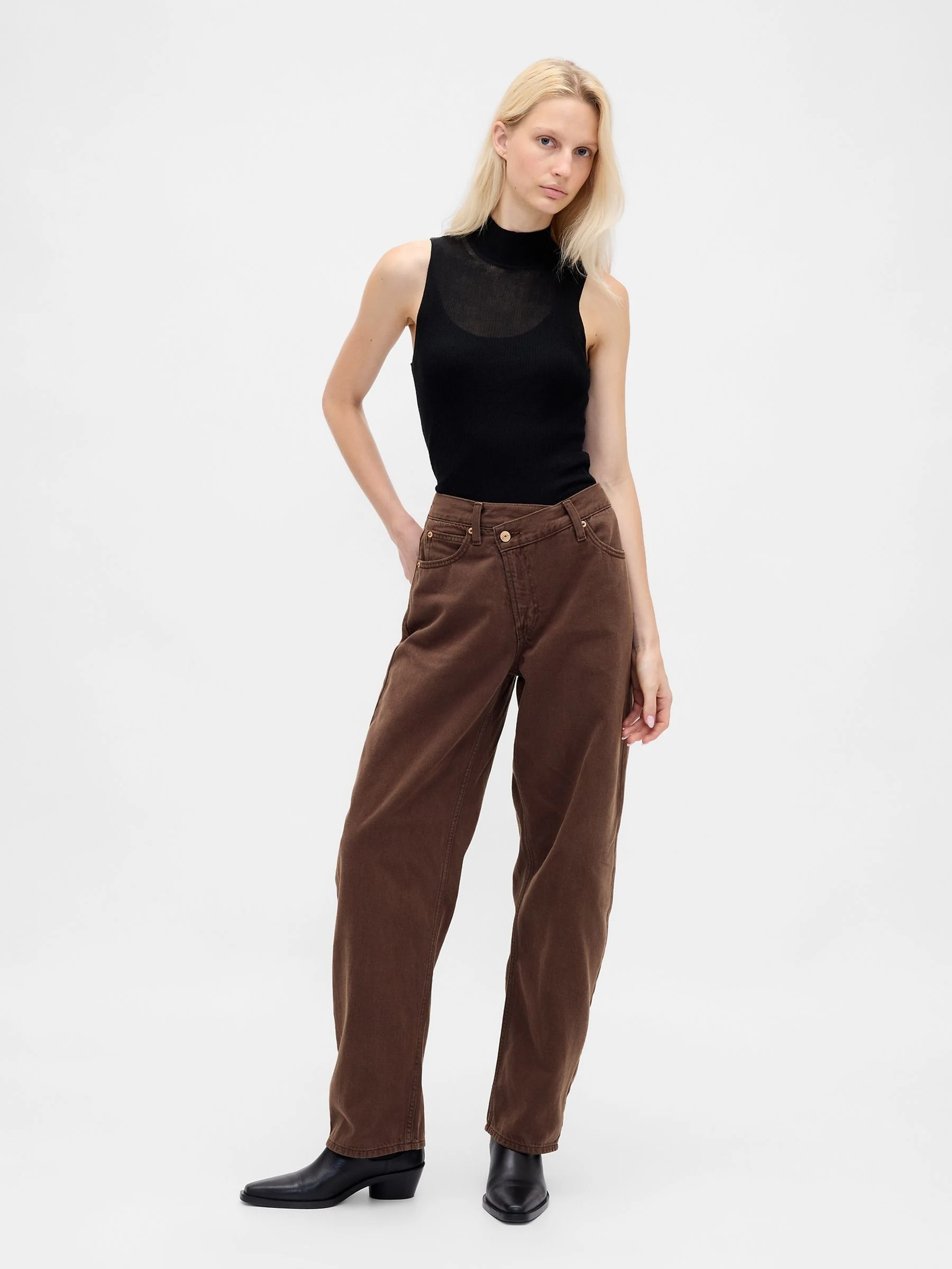 Gap High Waisted UltraSoft Crossover Barrel Jeans