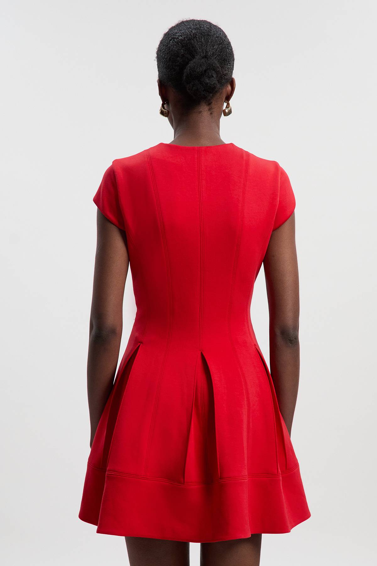 KarenMillen Robe Mini à Manches Courtes Plissée avec Détail Zip en Néoprène