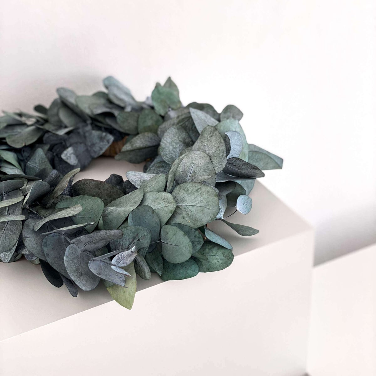Adventskrans, gedroogde bloemen, eucalyptus, groen