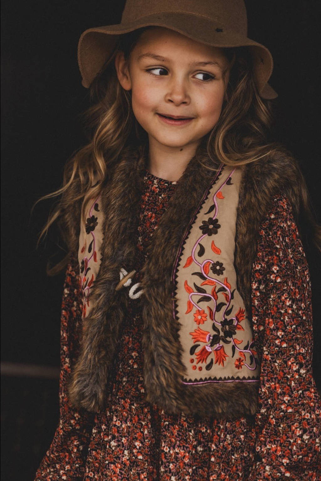 LOOXS imitatiebont gilet met printopdruk bruin