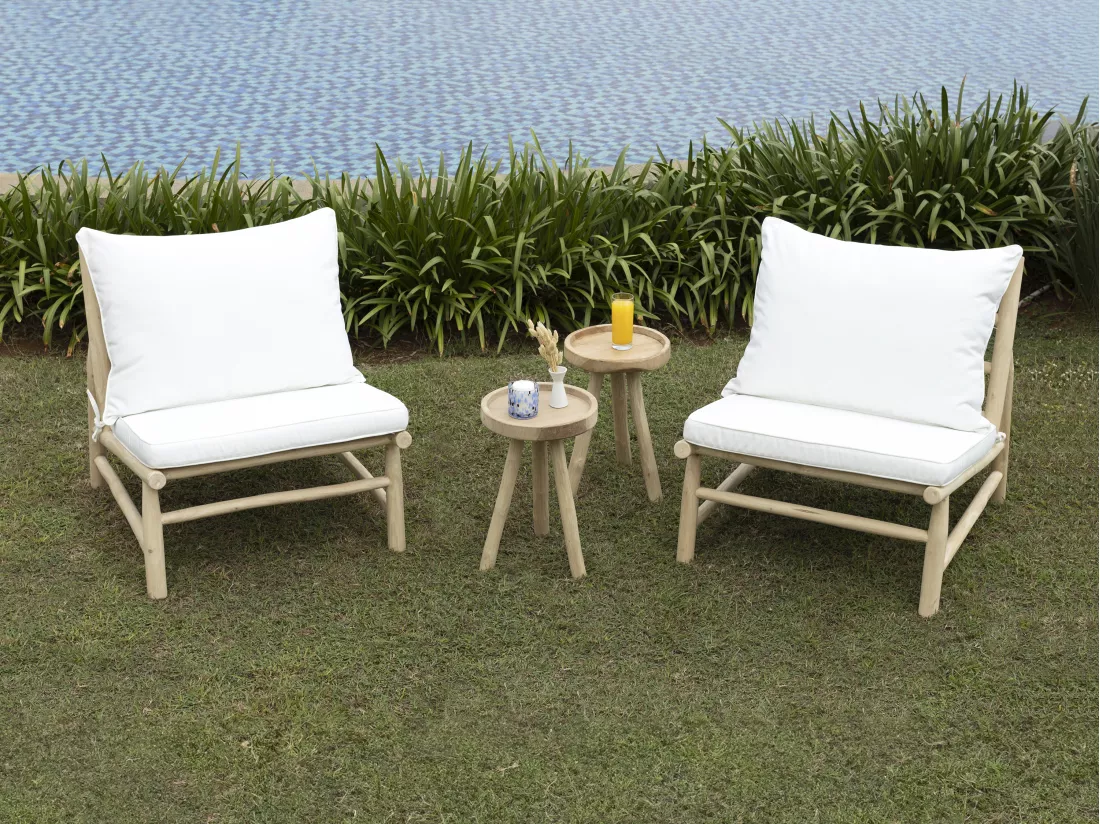 Salon de jardin en teck : 2 fauteuils et 2 tables d'appoint - Naturel clair et blanc - TULUM de MYLIA