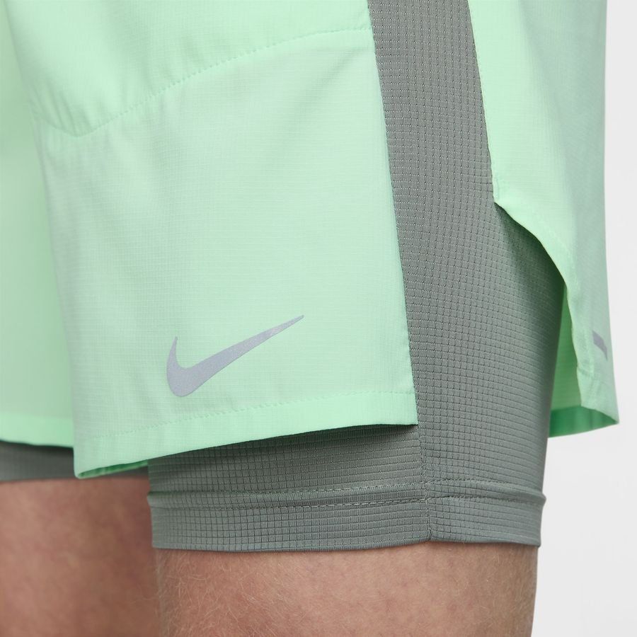 Nike Short Running Dri-FIT Stride - Vert/Argenté