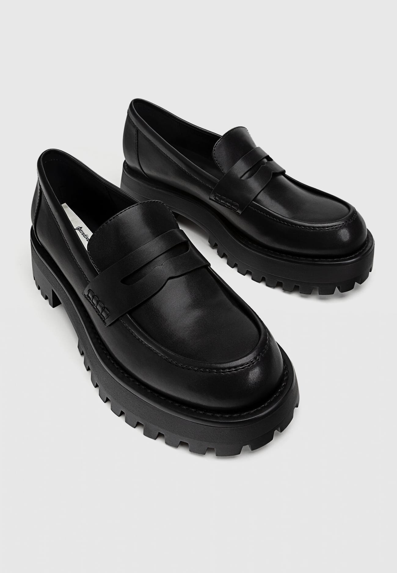Mocassins com solado tratorado