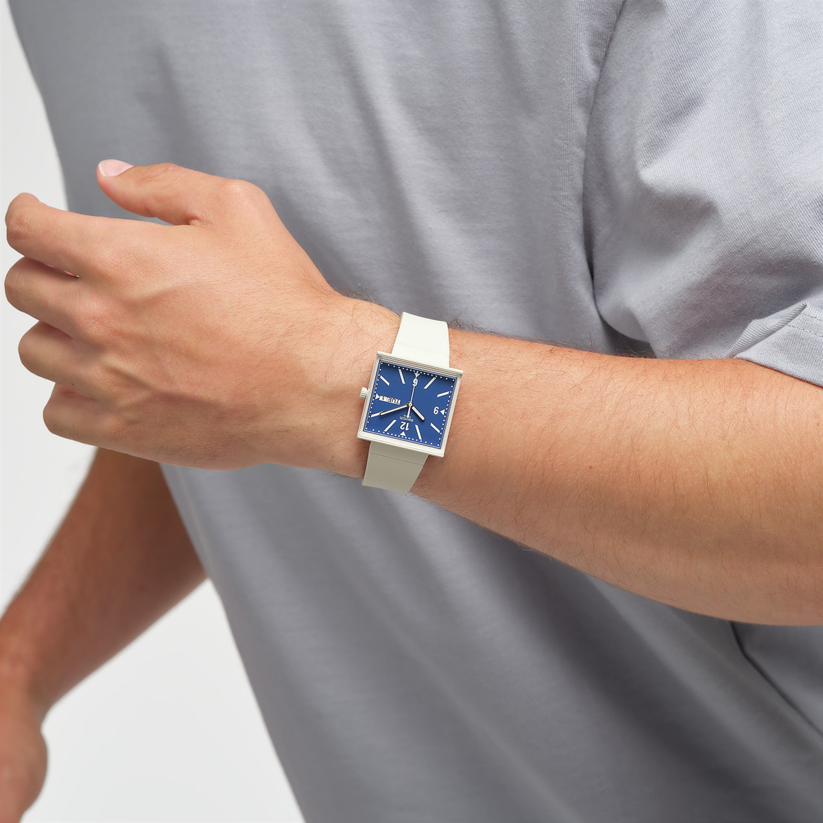 Montre SWATCH Square bioceramic What if beige? homme bracelet matériau biosourcé beige