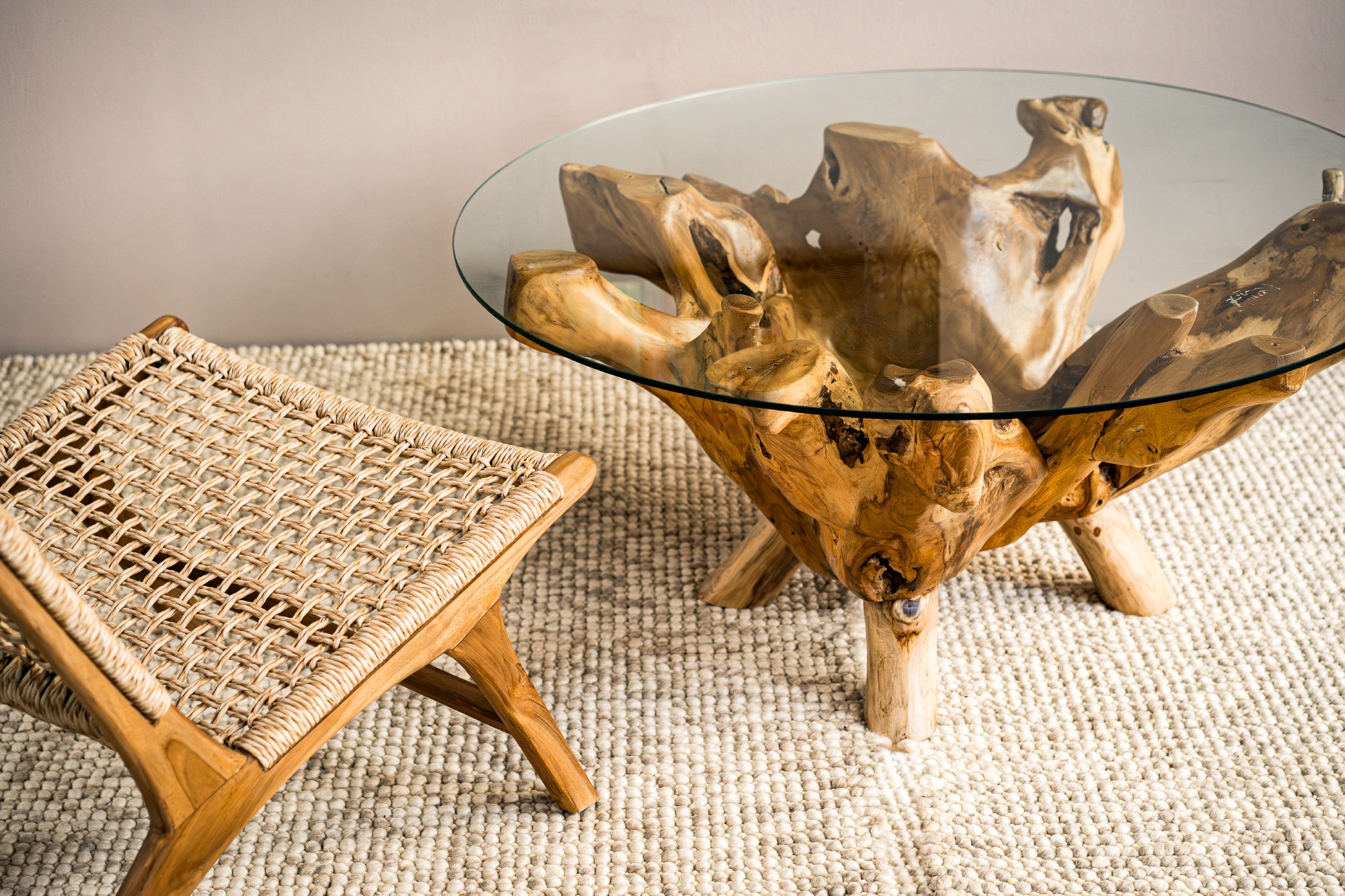 Wurzelholz-Couchtisch 'Krebong', mit Glasplatte, Ø 110 cm, H 50 cm von fischer's lagerhaus