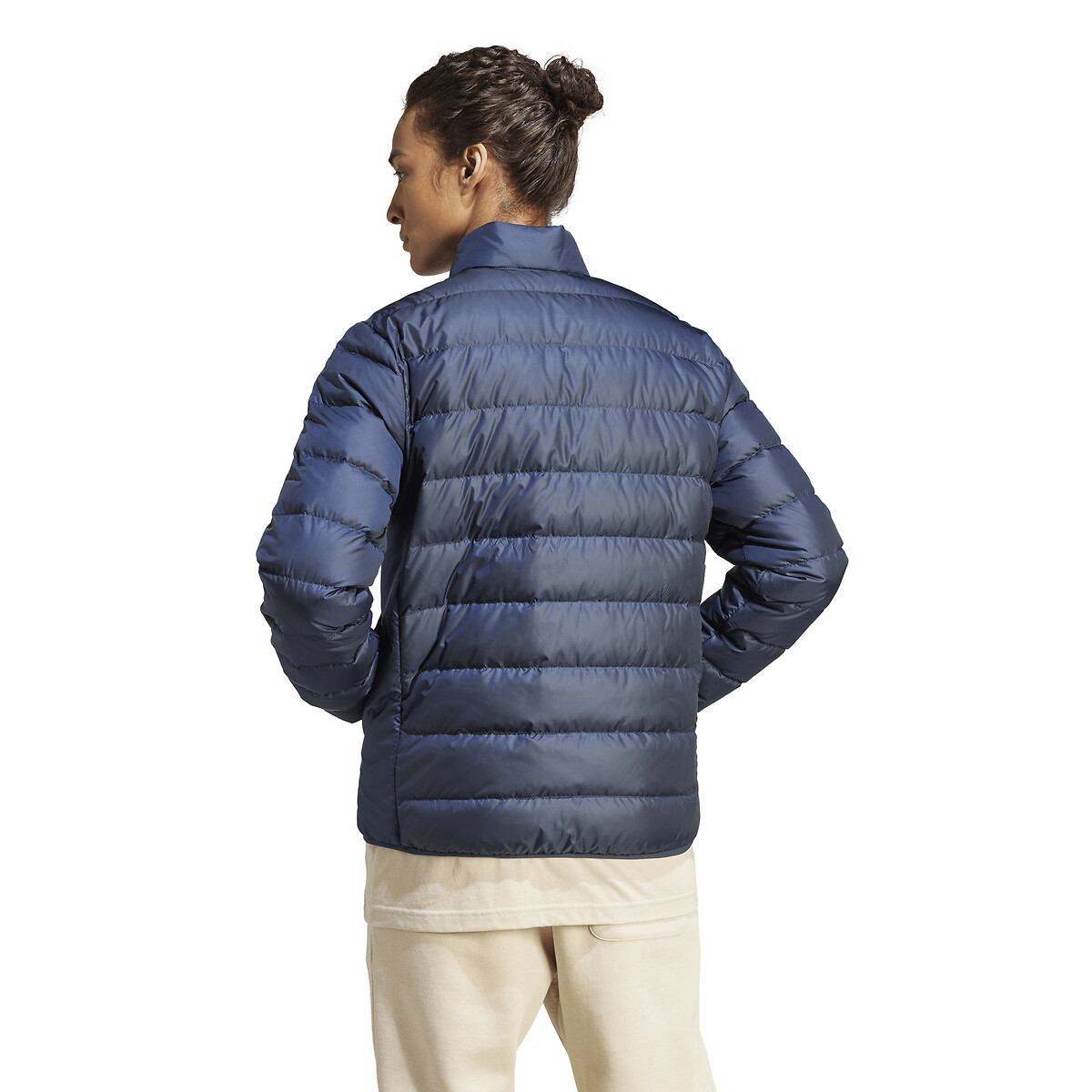 adidas Performance<br>Jaqueta de plumas leve com zíper, sem capuz Essentials