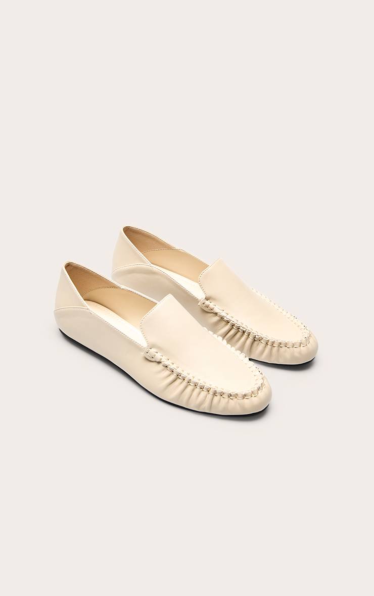 Crème Mocassin Bateau En Synthétiquecuir Avec Détail Froncé