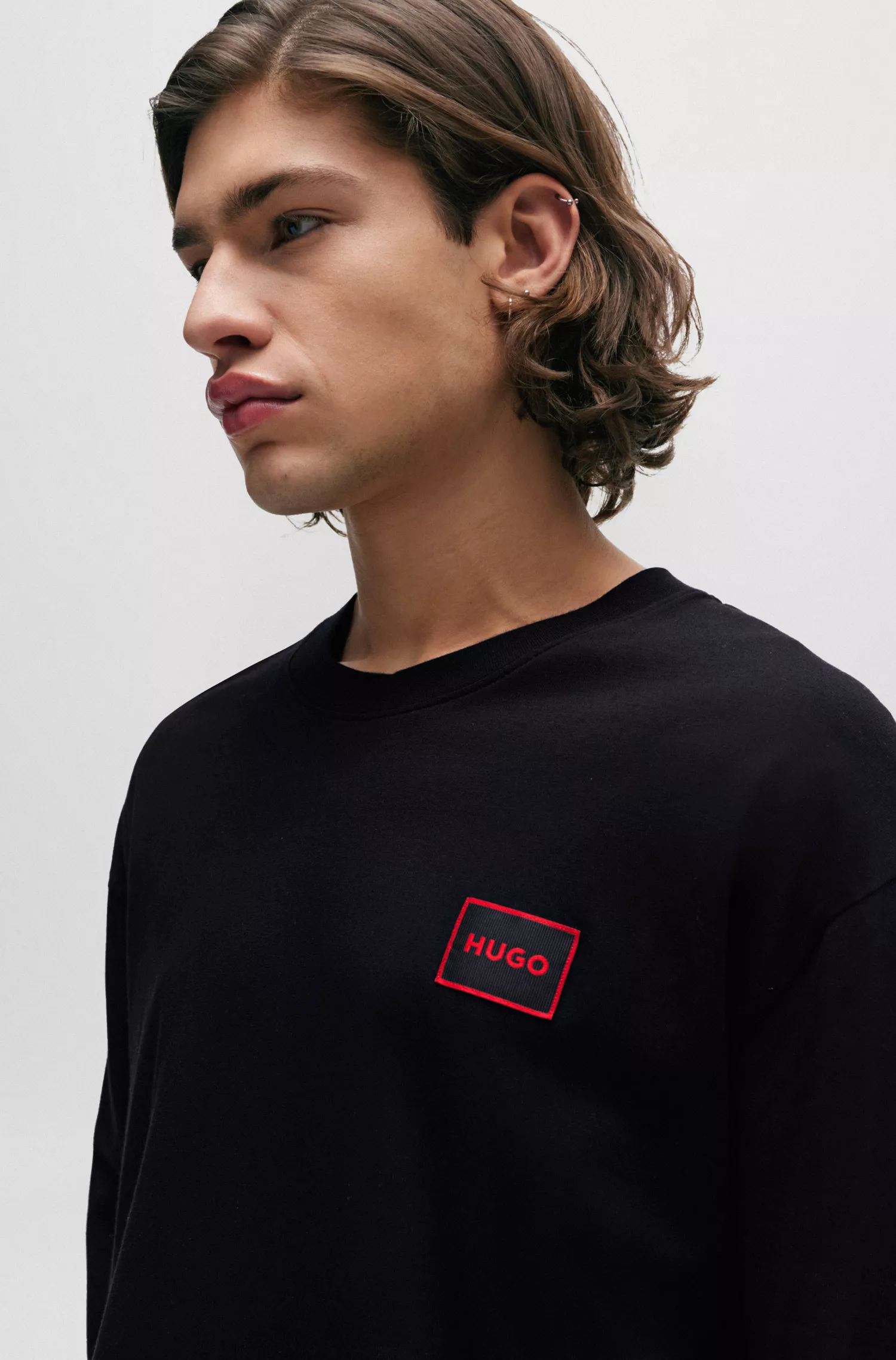 Pijama HUGO vermelho em algodão elástico com modelagem relaxada e detalhes do logotipo.