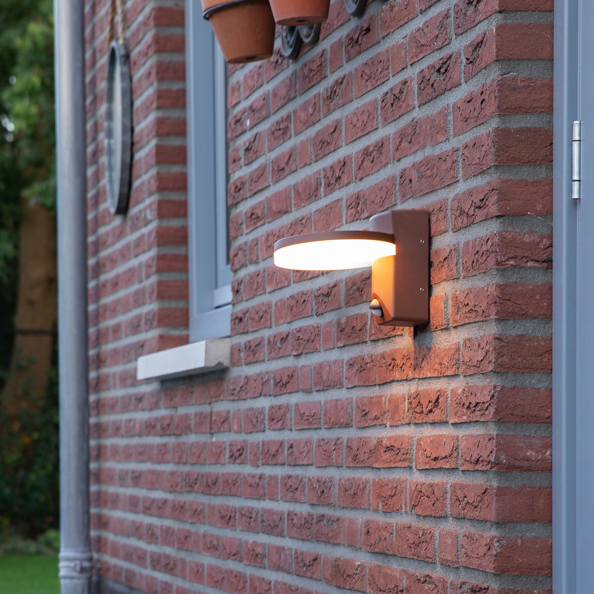 QAZQA Buiten wandlamp roestbruin incl. LED IP54 bewegingssensor -