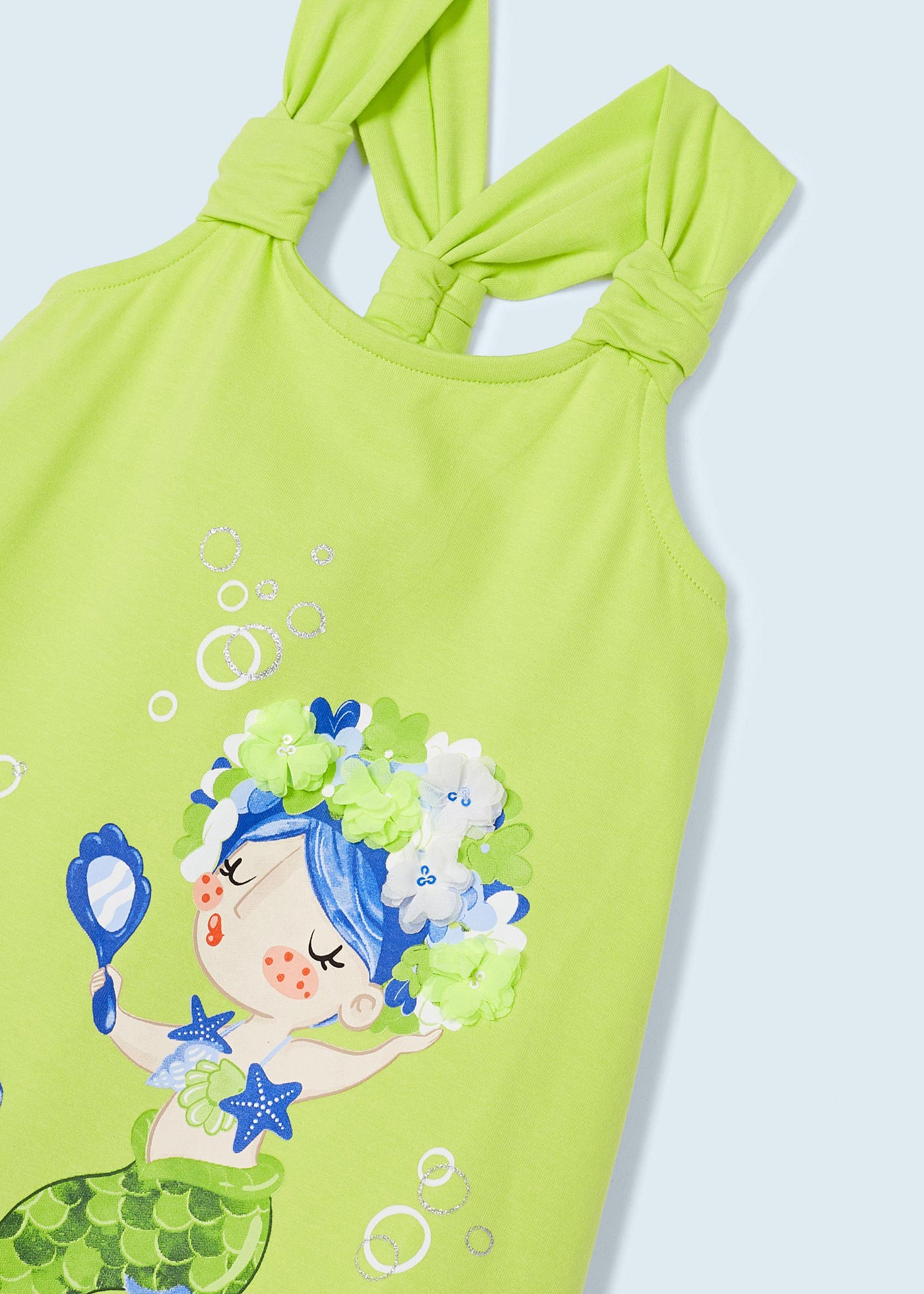Vestido com aplicações de algodão sustentável para meninas