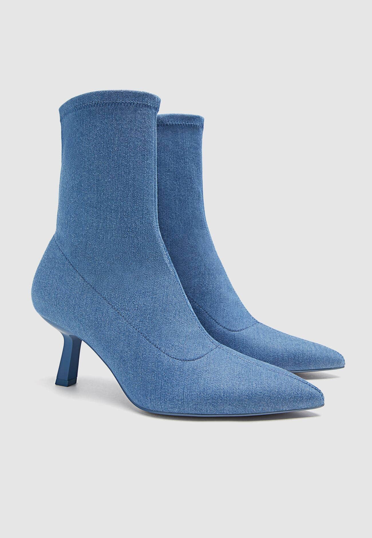 botas de cano curto em jeans elástico com salto alto