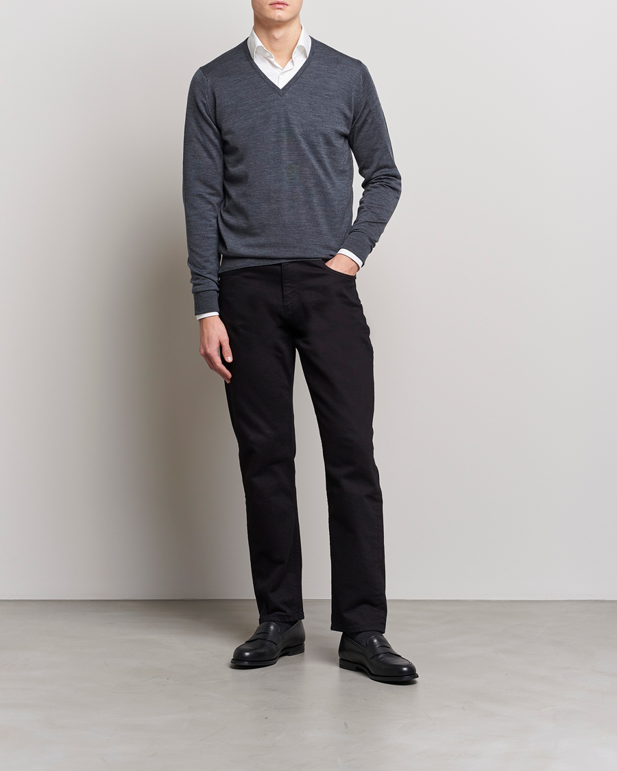 John Smedley Bobby Extra Fine Merino V-Neck Pullover Charcoal