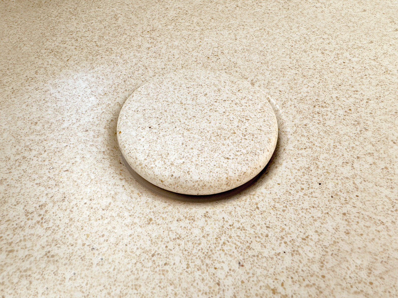 Clou InBe fontein met handdoekhouder 43cm microrazzo beige