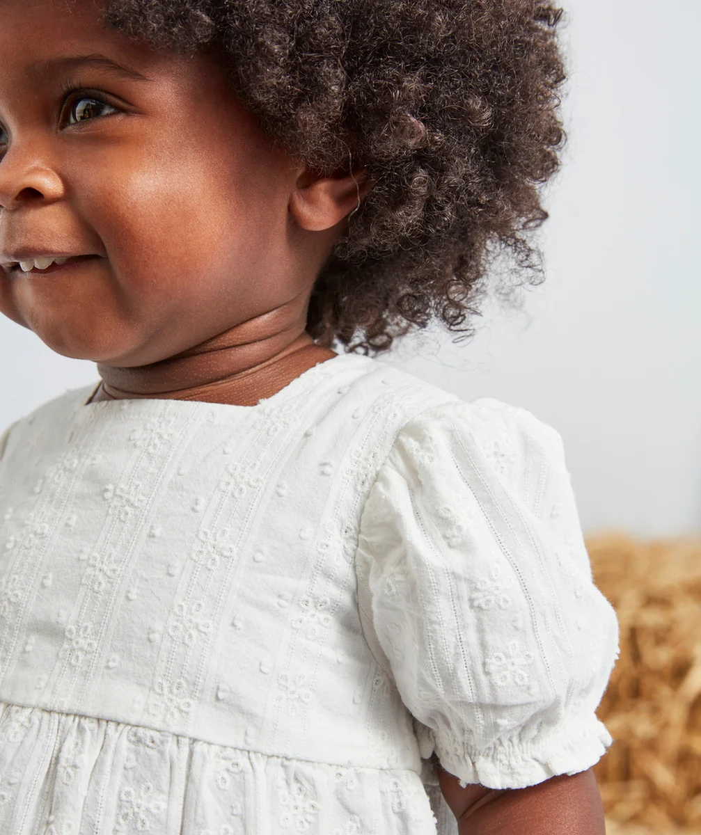 BLOUSE BÉBÉ FILLE EN COTON BLANCHE AVEC BRODERIES