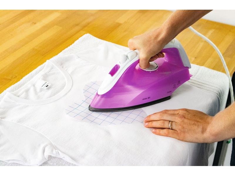 HERMA Aufbügelfolie A4, 10 Stück, Weiss T-Shirt-Folie für helle und weisse Textilien