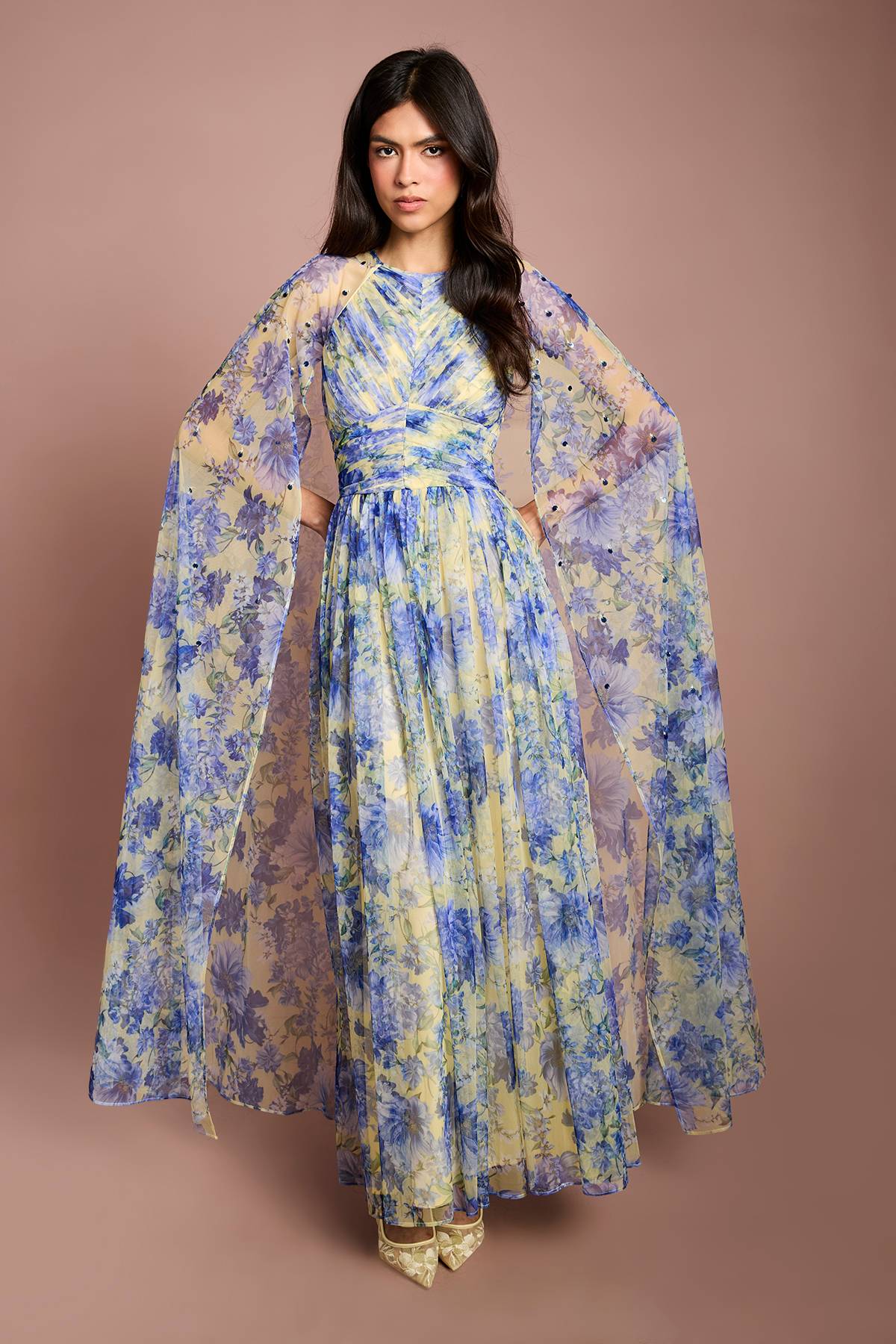 Coast Robe Longue Cape En Mesh Plissé Imprimé Avec Pierres Précieuses