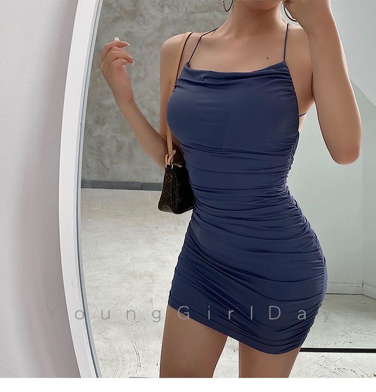 RainGirl - Mini-bodyconjurk met open rug en spaghettibandjes en col
