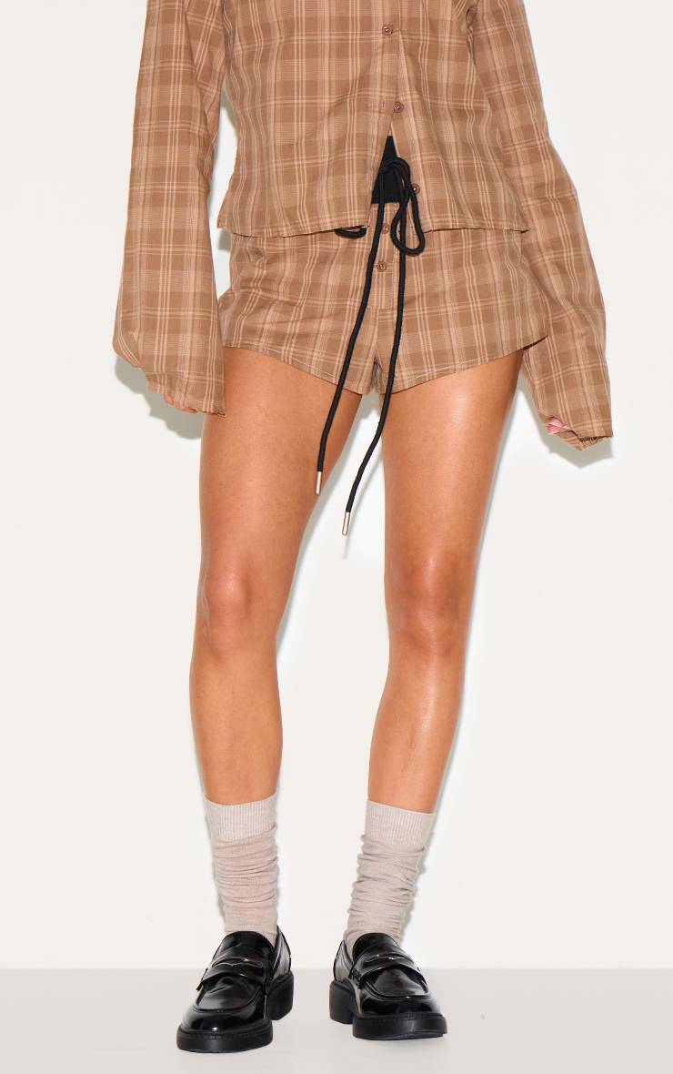 Short Mini Petite À Carreaux Châtaigne Avec Détail De Ceinture