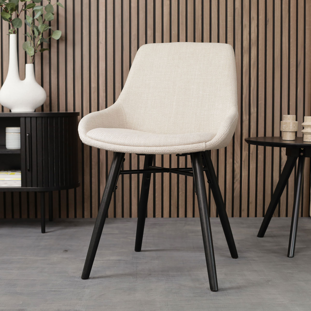 Eetkamerstoel Nena-Isa beige - zwart onderstel