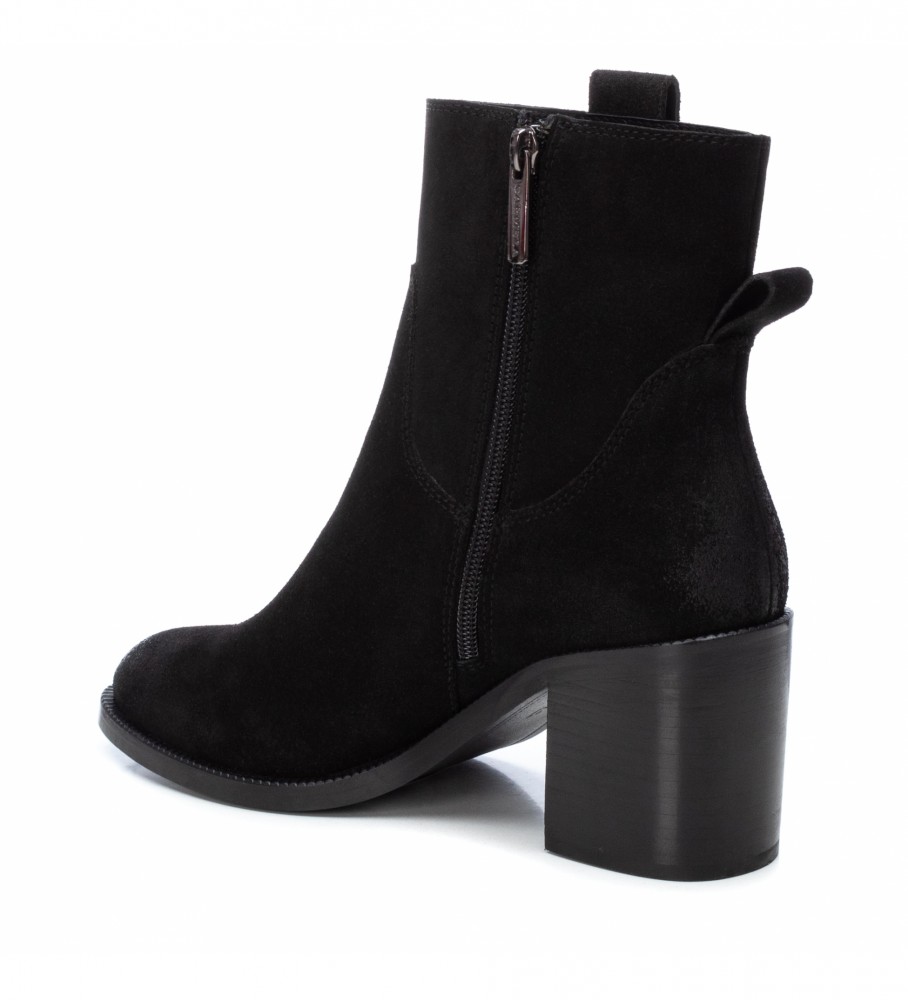 Botas de cano curto Carmela em couro preto, modelo 160060 - Altura do salto: 7 cm -