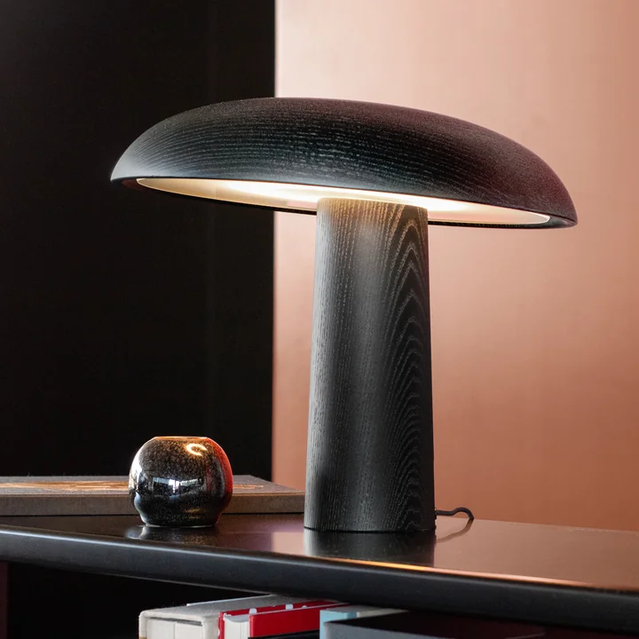 ClassiCon - Forma LED Tischleuchte, Nussbaum klar lackiert