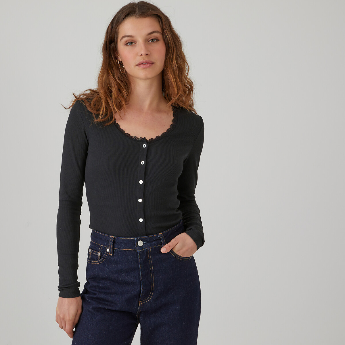 COLEÇÃO LA REDOUTE<br>Camiseta com fechamento por botões e mangas compridas, detalhe em renda